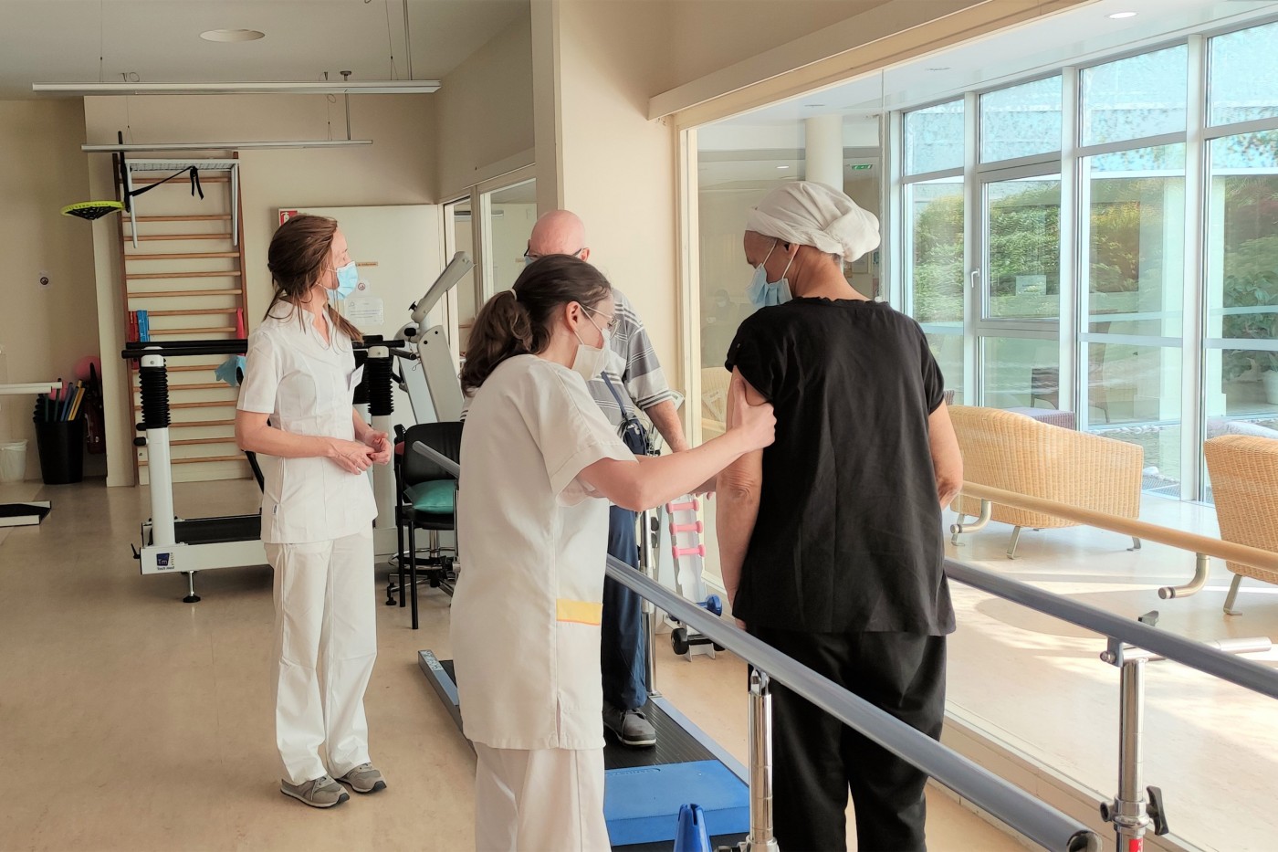 Séance de remise en mouvement progressif avec l’équipe de soins de suite oncologiques.