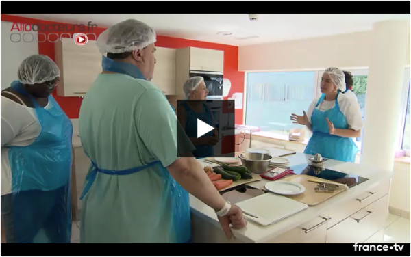 Obésité : réapprendre à s'alimenter. Reportage de France 5 tourné en juillet 2018 à l’Hôpital Cognacq-Jay, dans le service de soins de suite et de réadaptation de nutrition.
