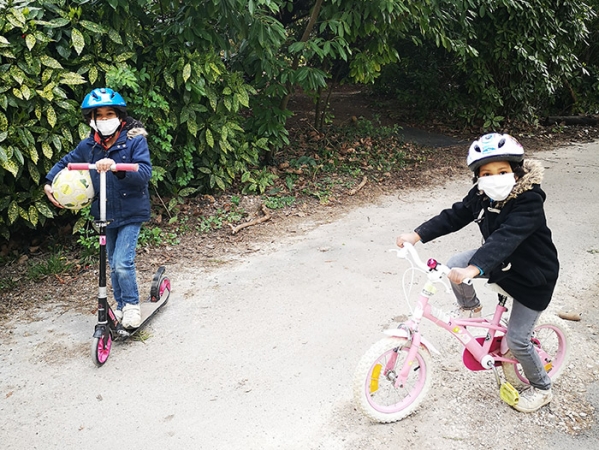 Sortie à vélo masquée à la maison d'enfants de Seine-et-Marne.