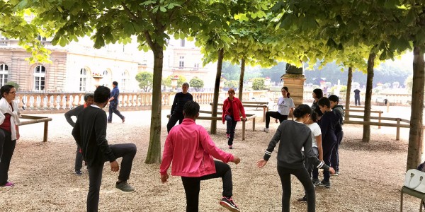 Séance de sport adapté du Centre ressource-Paris avec les collégiens au jardin du Luxembourg